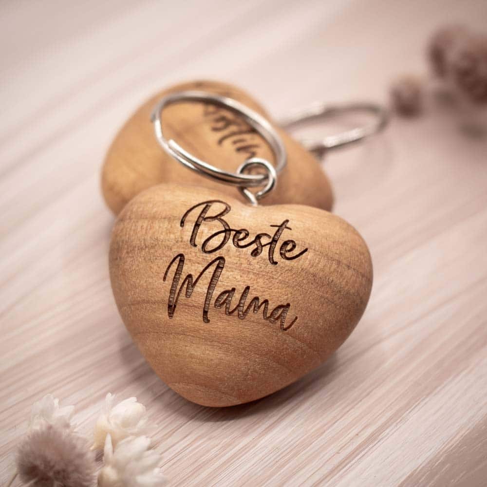 Schlüsselanhänger Herz aus Holz  personalisiert 